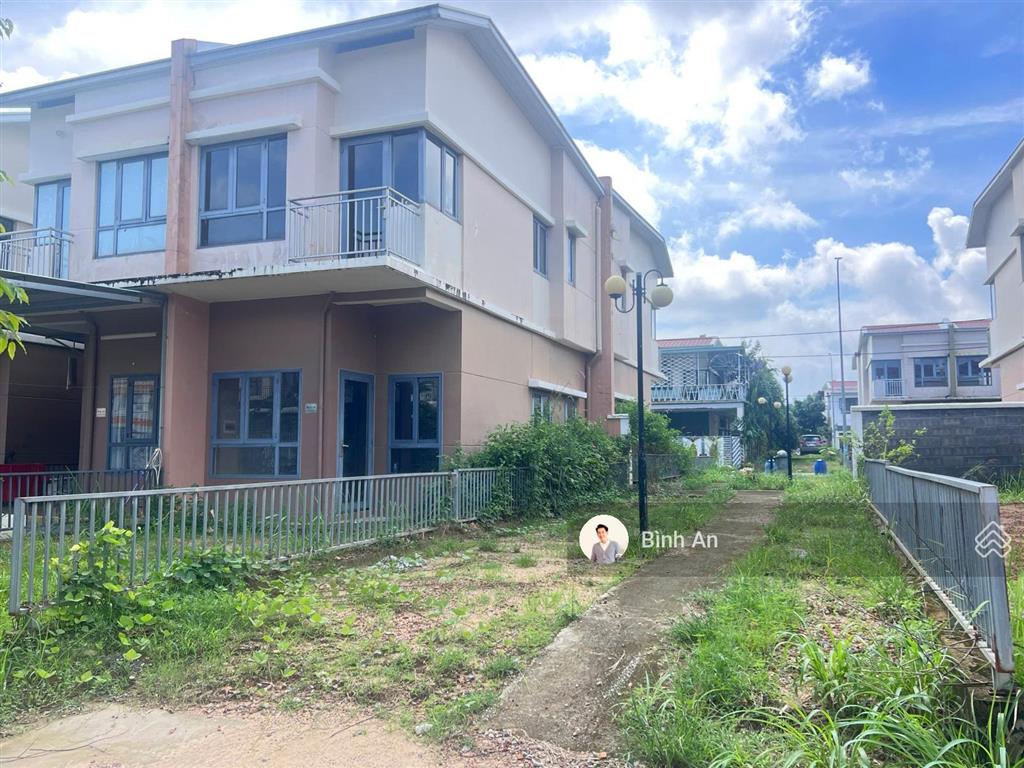 Bán căn góc liền kề vườn 136m2 tại kđt oasis city, dân cư ở đông, sổ hồng hoàn công, giá 2,3 tỷ