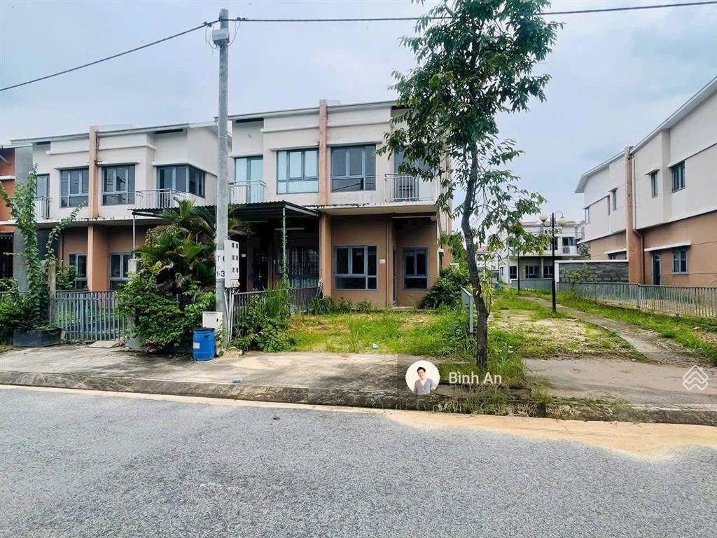 Bán căn góc liền kề vườn 136m2 tại kđt oasis city, dân cư ở đông, sổ hồng hoàn công, giá 2,3 tỷ