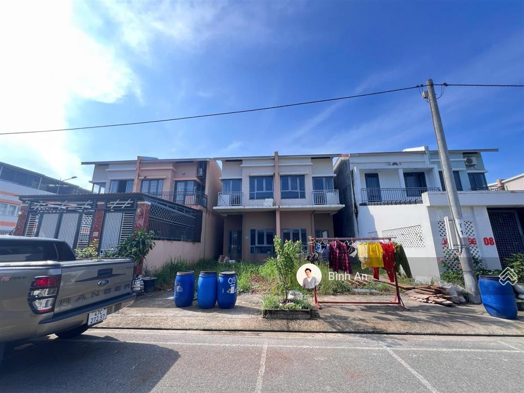 Bán căn tứ lập 1 trệt 1 lầu, 80m2 tại kđt oasis, gần đh việt đức, sổ sẵn, hỗ trợ vay, giá 1,6 tỷ