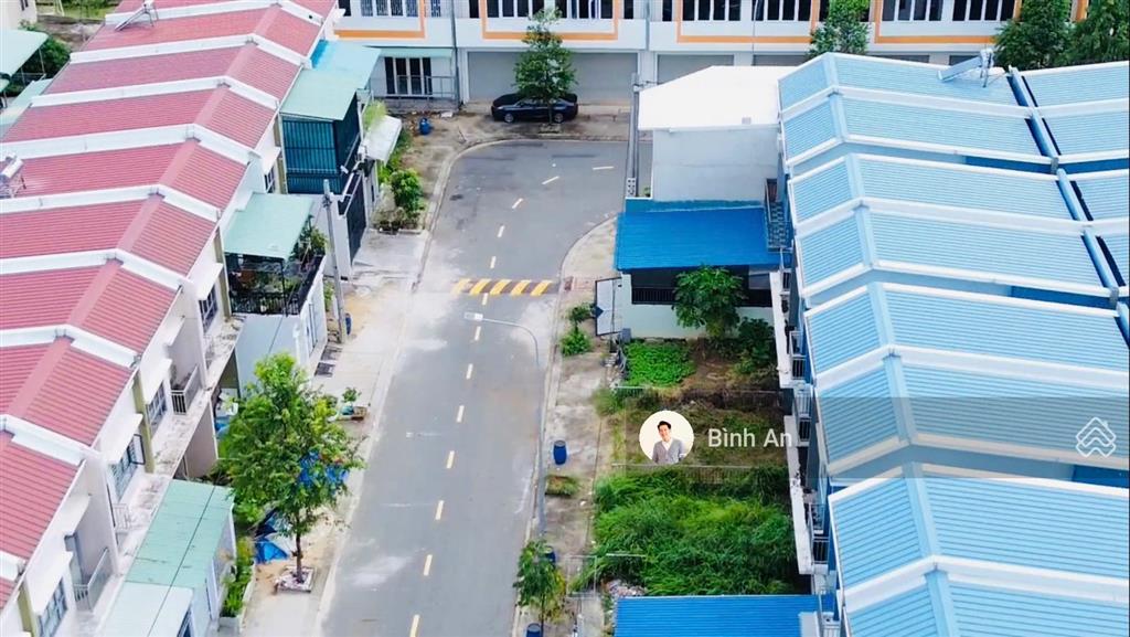 Bán căn tứ lập oasis city sân dài 22m, giá 1,9 tỷ, 115m2 đất full thổ cư, bến cát, bình dương