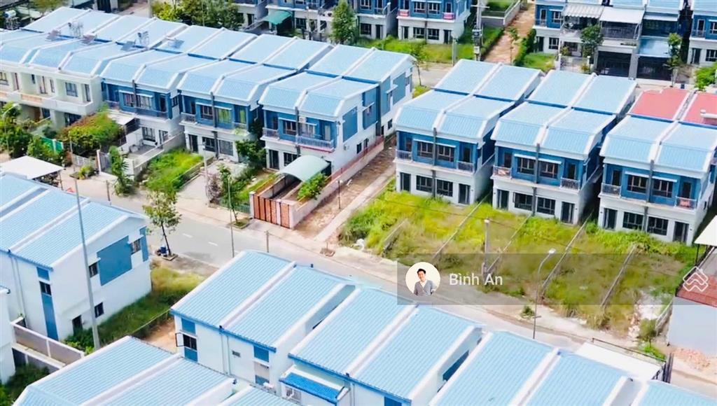 Bán căn tứ lập oasis city sân dài 22m, giá 1,9 tỷ, 115m2 đất full thổ cư, bến cát, bình dương
