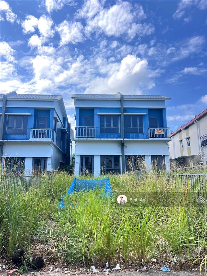 Bán căn tứ lập oasis city sân dài 22m, giá 1,9 tỷ, 115m2 đất full thổ cư, bến cát, bình dương