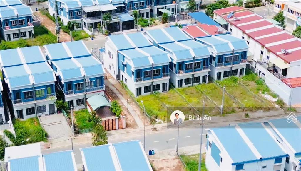Bán căn tứ lập oasis city sân dài 22m, giá 1,9 tỷ, 115m2 đất full thổ cư, bến cát, bình dương