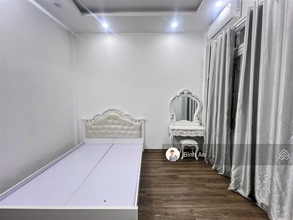 Cho thuê căn hộ dịch vụ có sẵn nội thất tại ngõ 562 đường láng, giá 4,5tr/tháng