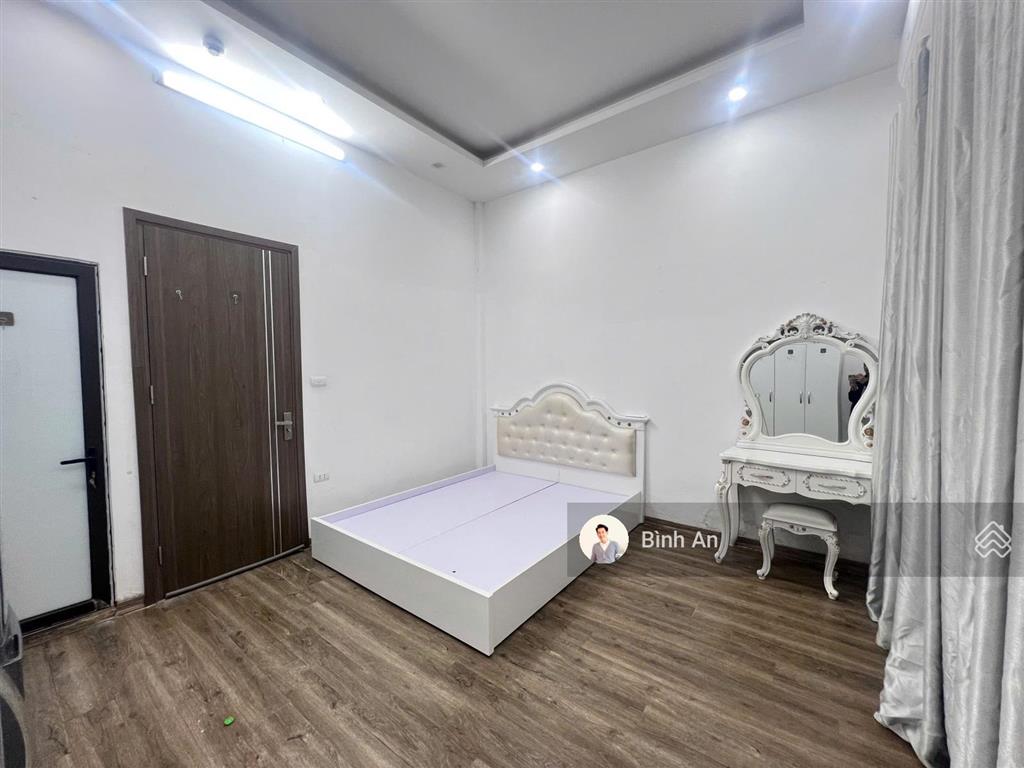 Cho thuê căn hộ dịch vụ có sẵn nội thất tại ngõ 562 đường láng, giá 4,5tr/tháng