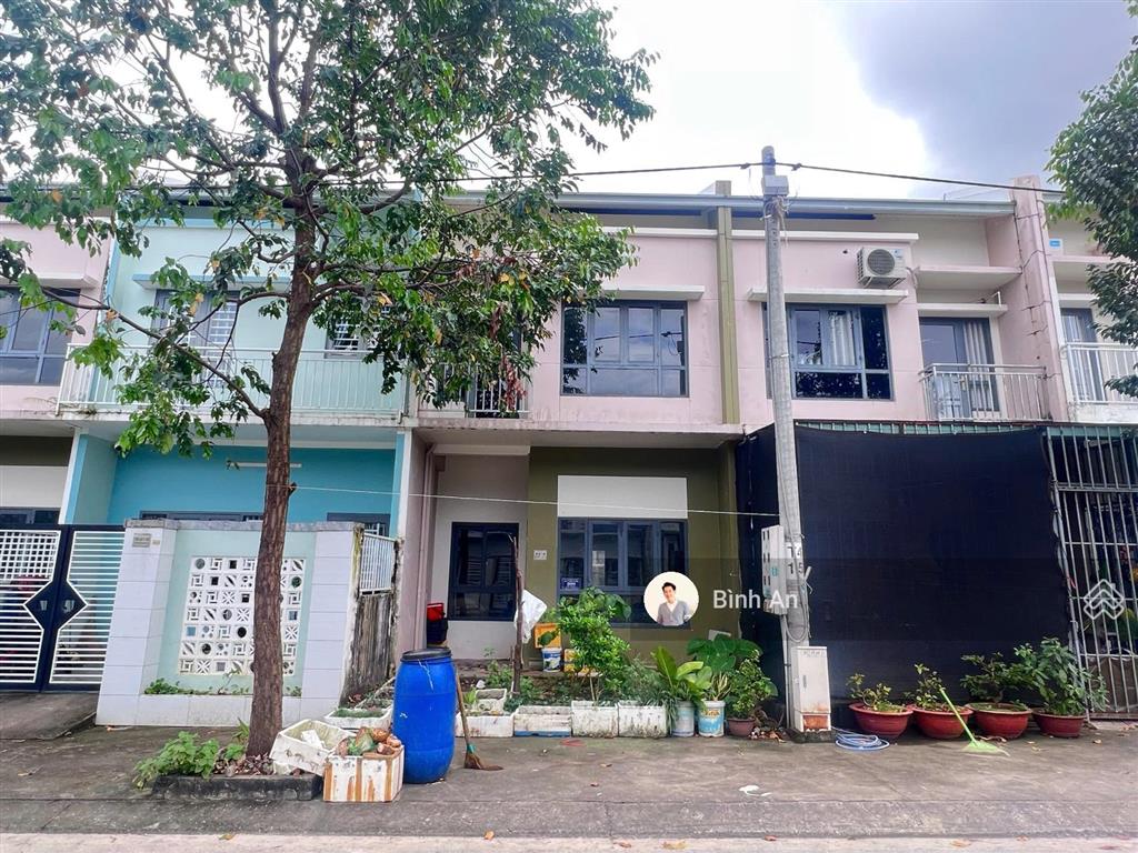 Bán căn liên kế vườn, view hồ bơi kđt oasis, 70m2 full thổ cư, sổ hồng, dân cư ở đông, giá 1,7 tỷ