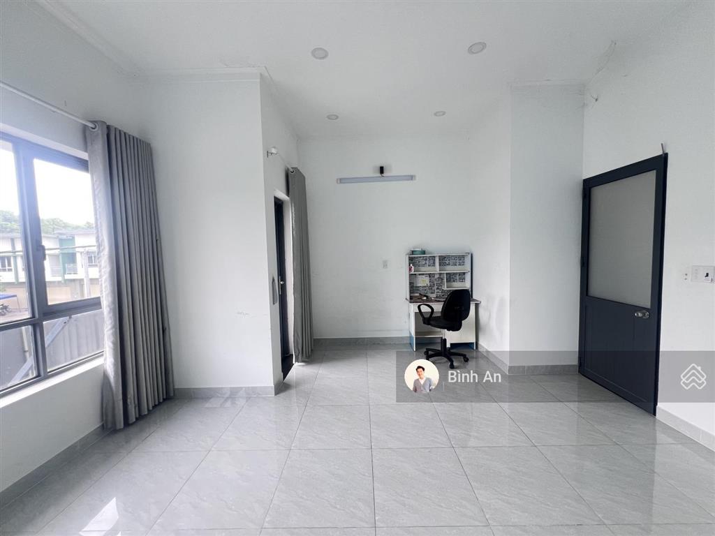 Bán shophouse hoàn thiện 2pn tại kđt oasis, 87m2 full thổ cư, tặng nội thất, sổ sẵn, giá 2,1 tỷ