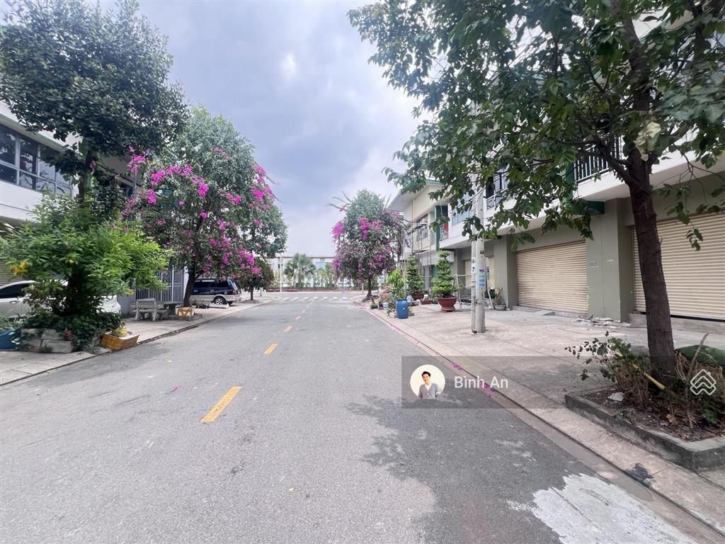 Bán shophouse kđt oasis, mỹ phước bến cát, ngay gần hồ bơi, sân pic, sổ hồng hoàn công, giá 1,75 tỷ