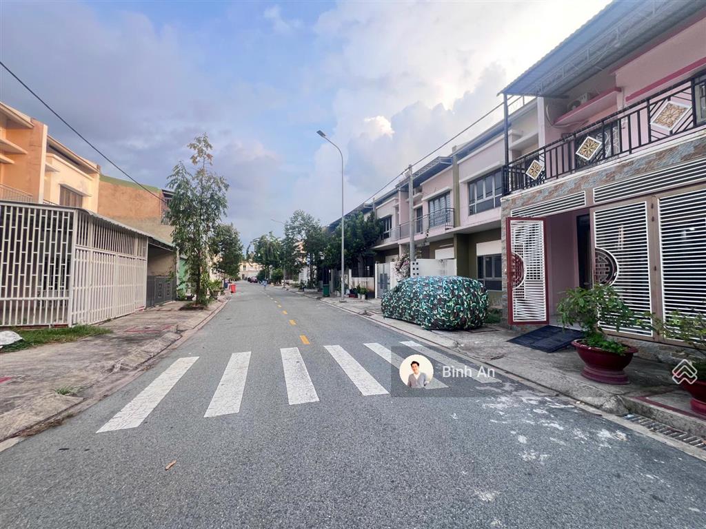 Bán căn liên kế vườn, hướng đông tại kđt oasis, 72.3m2 full thổ cư sổ sẵn, dân cư ở đông, giá 1,6tỷ
