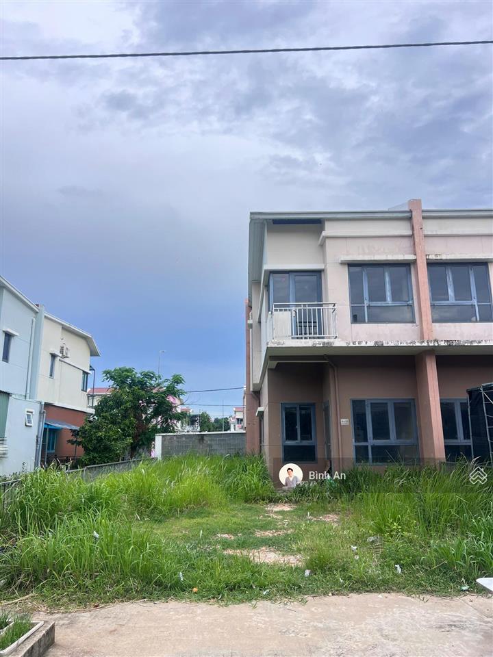Bán ngợp căn tứ lập 2 mặt thoáng, 137.6m2 kđt oasis city, dân ở đông, sổ hồng hoàn công, giá 2 tỷ