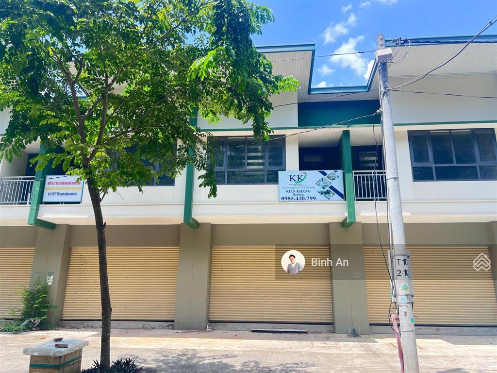 Bán shophouse 2 tầng view bờ sông cực đẹp tại kđt oasis city, đường 8m, sổ hoàn công, giá 2,05 tỷ
