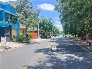 Bán shophouse 2 tầng view bờ sông cực đẹp tại kđt oasis city, đường 8m, sổ hoàn công, giá 2.05 tỷ