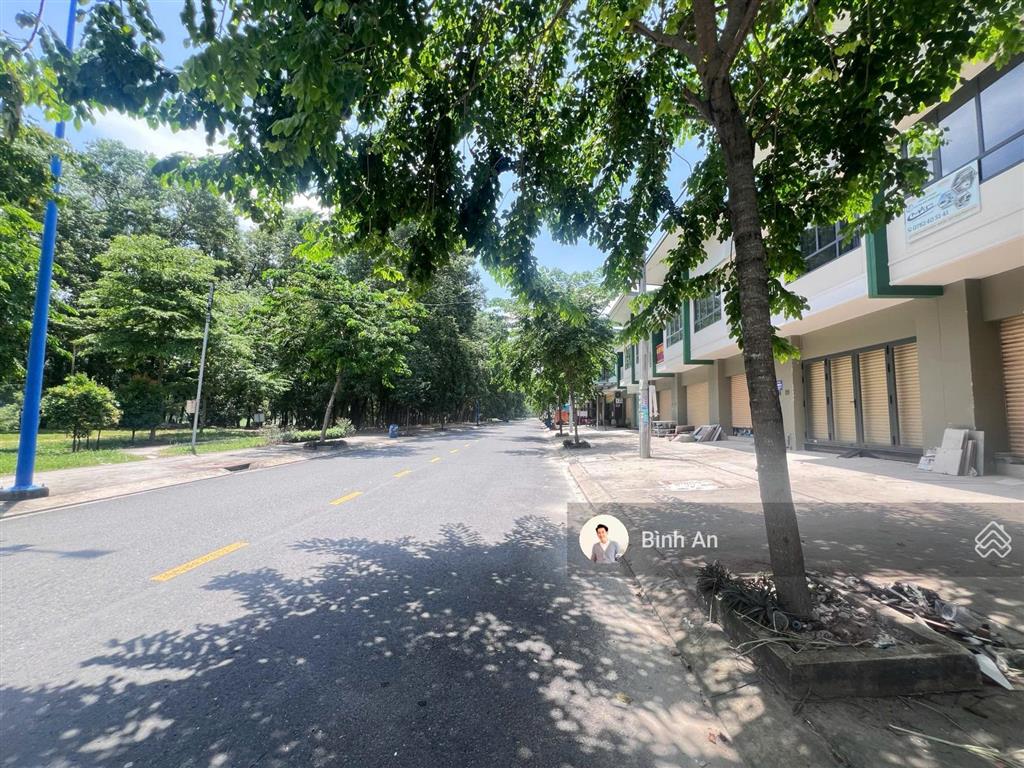 Bán shophouse 2 tầng view bờ sông cực đẹp tại kđt oasis city, đường 8m, sổ hoàn công, giá 2,05 tỷ
