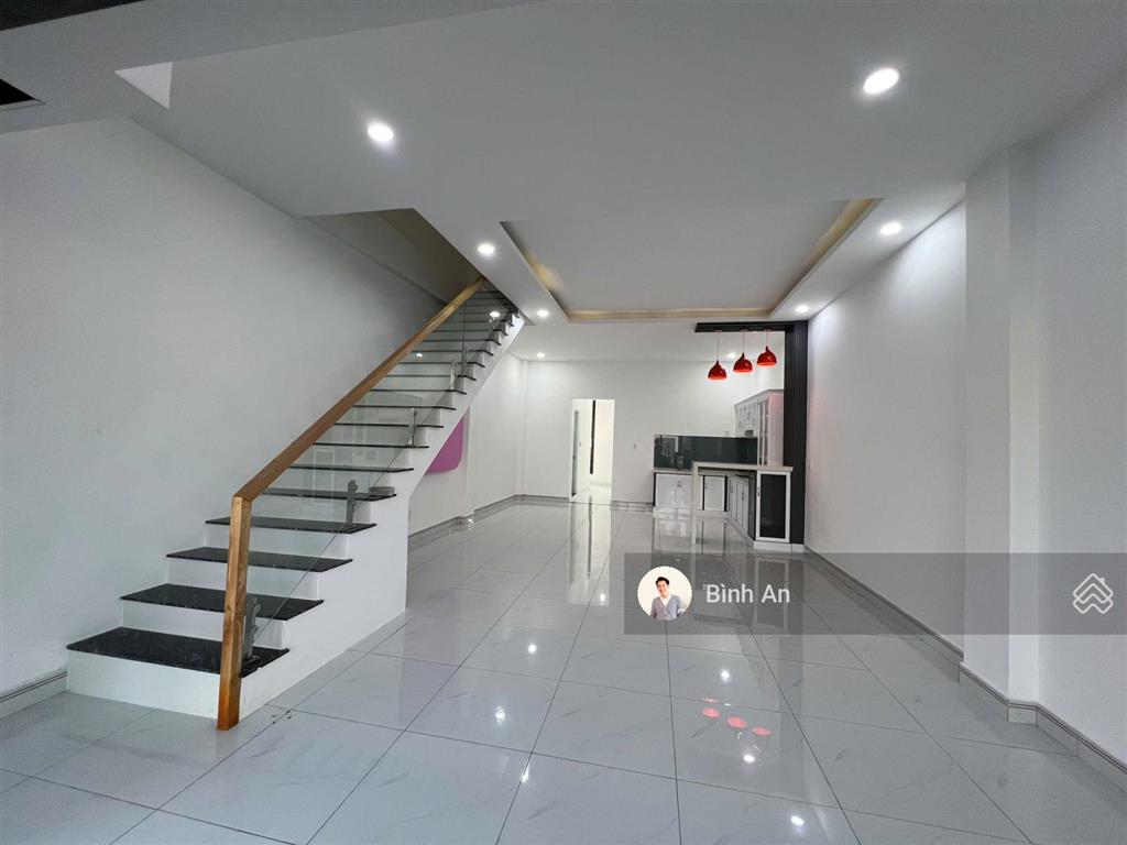 Bán căn 2 tầng, 2 mặt thoáng, đã hoàn thiện 3pn, trục đường thông, dân cư ở đông, giá 2,1 tỷ