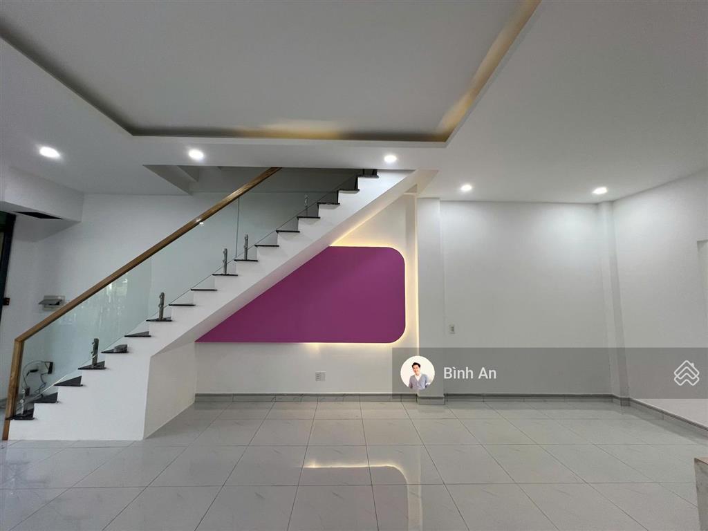Bán căn 2 tầng, 2 mặt thoáng, đã hoàn thiện 3pn, trục đường thông, dân cư ở đông, giá 2,1 tỷ