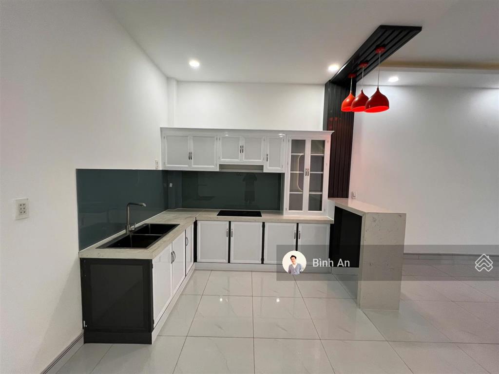 Bán căn 2 tầng, 2 mặt thoáng, đã hoàn thiện 3pn, trục đường thông, dân cư ở đông, giá 2,1 tỷ