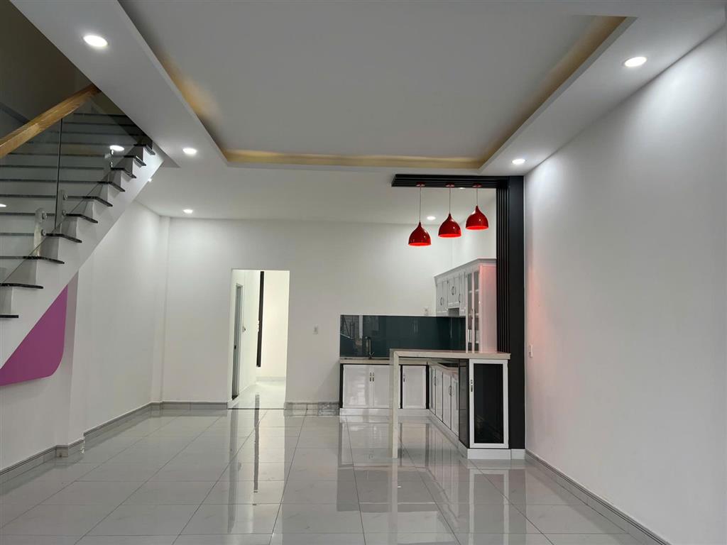 Bán căn 2 tầng, 2 mặt thoáng, đã hoàn thiện 3pn, trục đường thông, dân cư ở đông, giá 2,1 tỷ