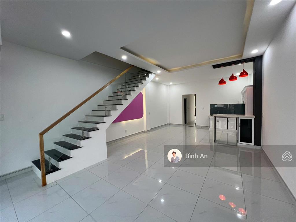 Bán căn 2 tầng, 2 mặt thoáng, đã hoàn thiện 3pn, trục đường thông, dân cư ở đông, giá 2,1 tỷ