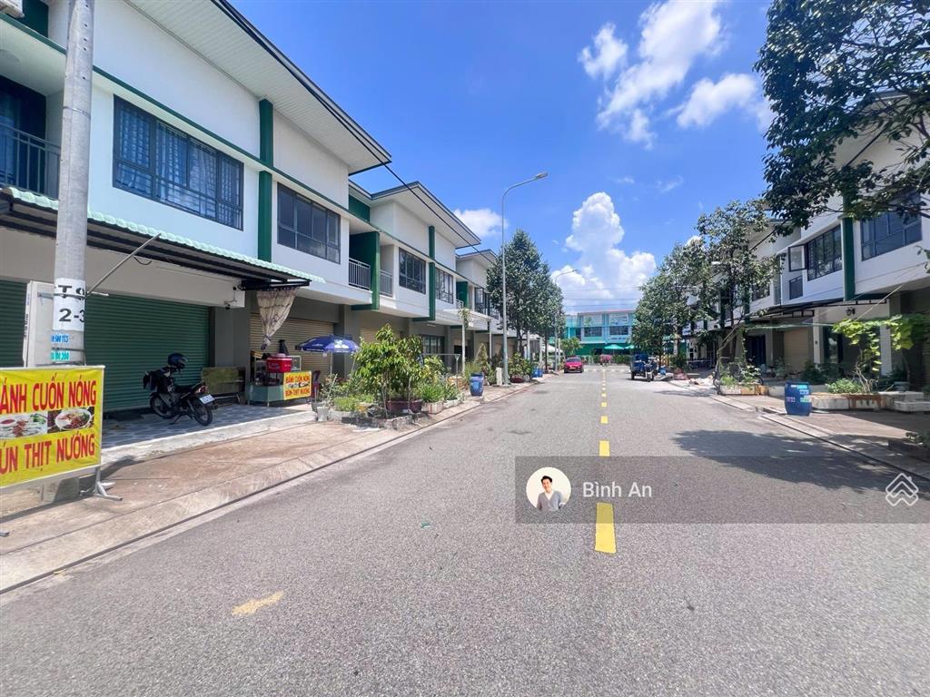 Bán căn shophouse 85m2 full thổ cư tại kđt oasis, sổ sẵn, giá 1,75 tỷ
