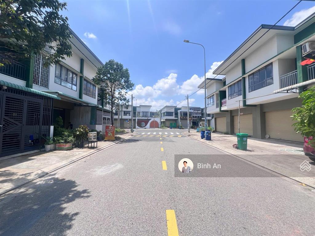 Bán căn shophouse 85m2 full thổ cư tại kđt oasis, sổ sẵn, giá 1,75 tỷ