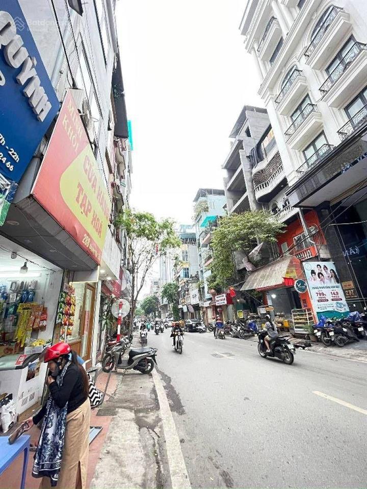 Bán tòa nhà văn phòng tại phố hoàng văn thái, đang cho thuê 1.8 tỷ, 9 tầng, 2 thang máy, giá tốt.