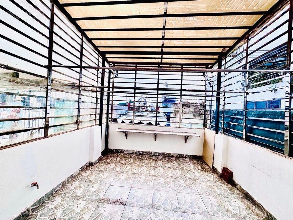 Cần bán gấp nhà ngõ 42 thịnh liệt, ô tô, không quy hoạch, 5 tầng, nhà đẹp ở luôn, 9,9 tỷ