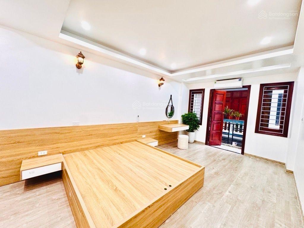 Cần bán gấp nhà ngõ 42 thịnh liệt, ô tô, không quy hoạch, 5 tầng, nhà đẹp ở luôn, 9,9 tỷ