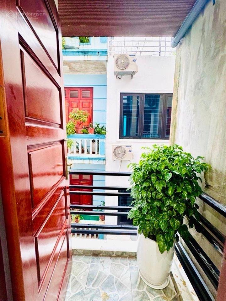 Cần bán gấp nhà ngõ 42 thịnh liệt, ô tô, không quy hoạch, 5 tầng, nhà đẹp ở luôn, 9,9 tỷ