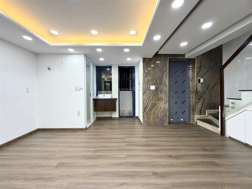 Bán nhà mặt tiền đường cmt8, p.10, q.3. dt 4.5x18 4l giá 23 tỷ (tl)