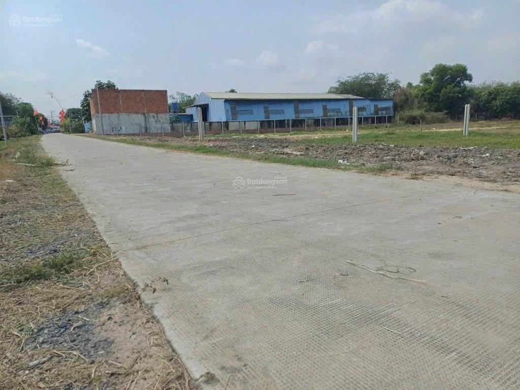 Kẹt tiền bán gấp lô đất dt 15x40m 1 tỷ 280 triệu, có 34m2 thổ cư, shr