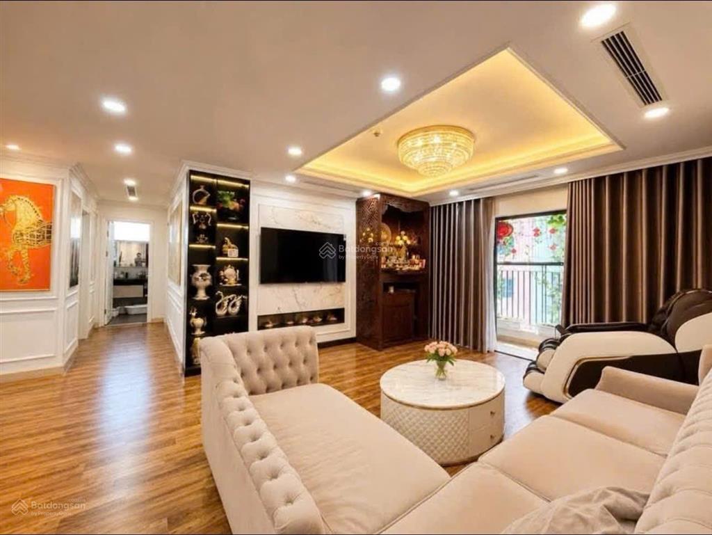 Bán 3 ngủ 135m2 tòa diamond goldmark city giá chỉ 8,2 tỷ, sẵn sổ có slot ô tô