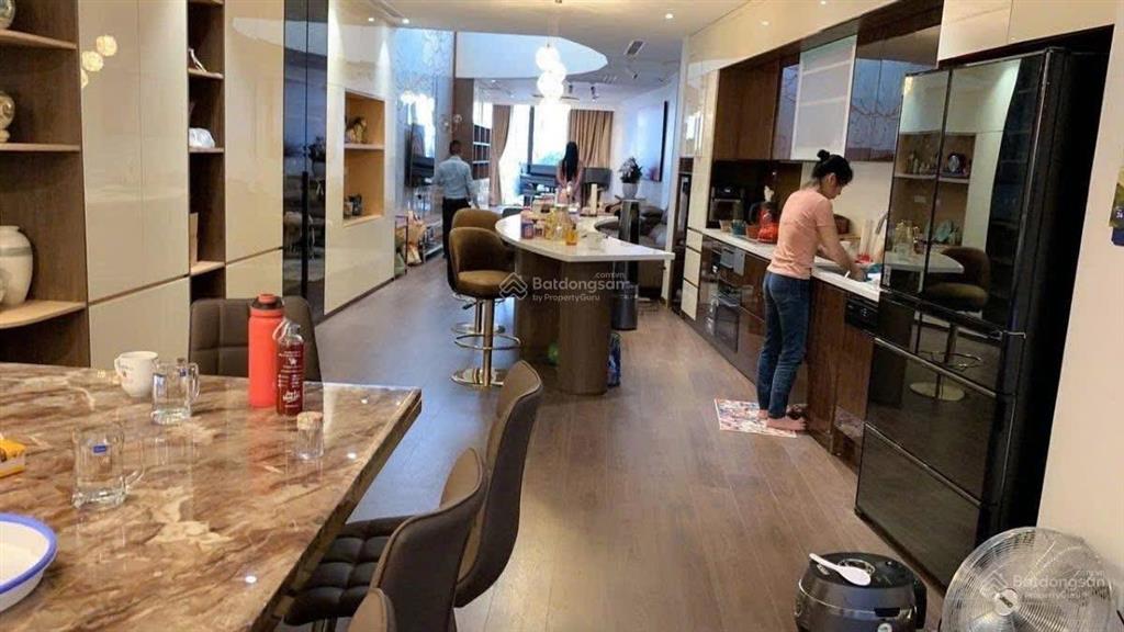 Mặt phố yên hoa  hồ tây  158 tỷ 256m2, 10 tầng  dòng tiền 600tr/ tháng