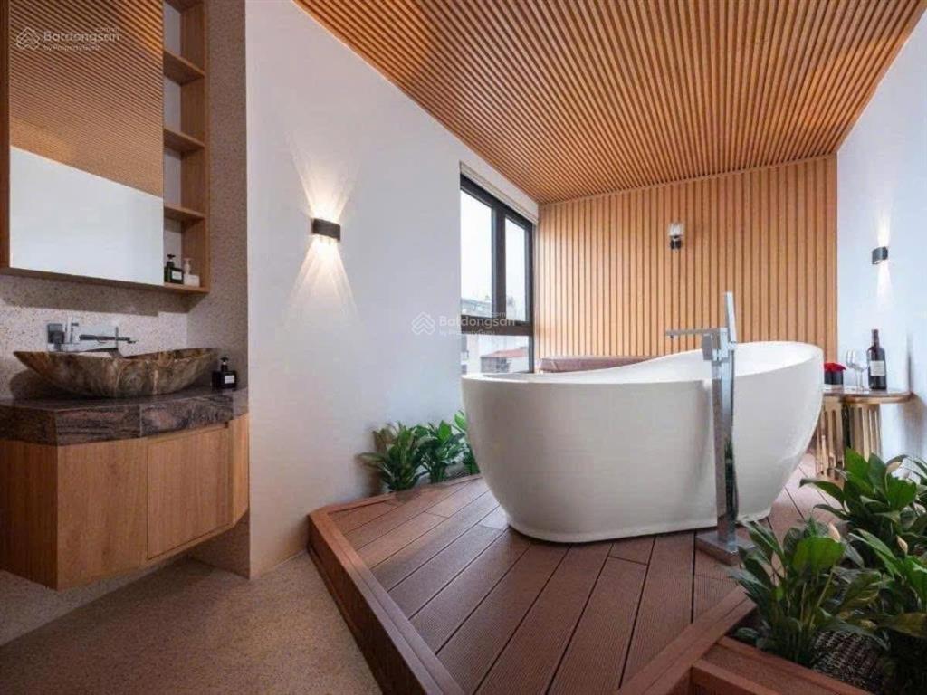 Mặt phố yên hoa  hồ tây  158 tỷ 256m2, 10 tầng  dòng tiền 600tr/ tháng