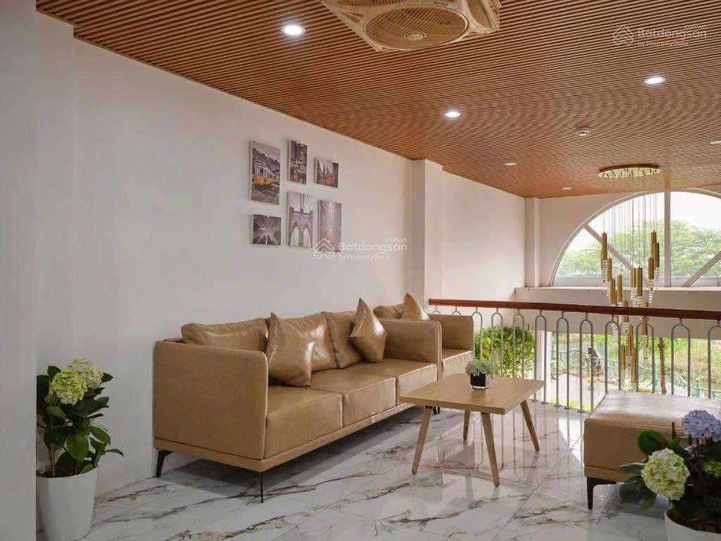 Mặt phố yên hoa  hồ tây  158 tỷ 256m2, 10 tầng  dòng tiền 600tr/ tháng