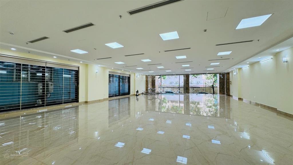 Tòa văn phòng 11 tầng mặt phố quận cầu giấy 279 tỷ, 271 m, mặt tiền 12m, dòng tiền 400tr/ tháng