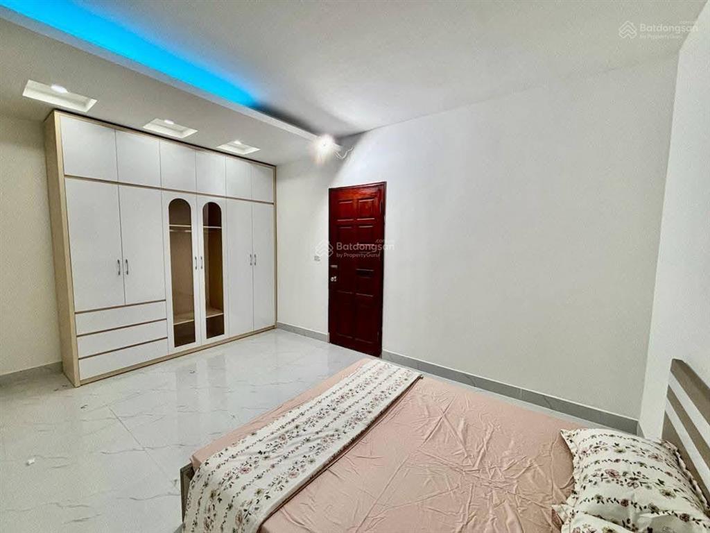 Phố võ chí công 7,8 tỷ có nhà 32m2, 5 tầng, mặt tiền 4,5m full nội thất ở ngay