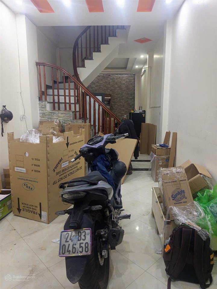 Chính chủ bán nhà 36,5m2 5 tầng đường oto qua ngõ 896 nguyễn khoái, vĩnh hưng, 7tỷ8  0858 225 ***