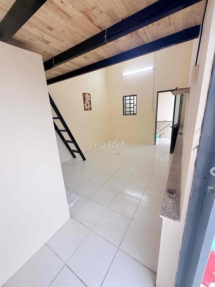 PHÒNG MỚI CÓ GÁC 25M2 – WC RIÊNG – GIÁ 2,4TR – BÌNH TÂN
