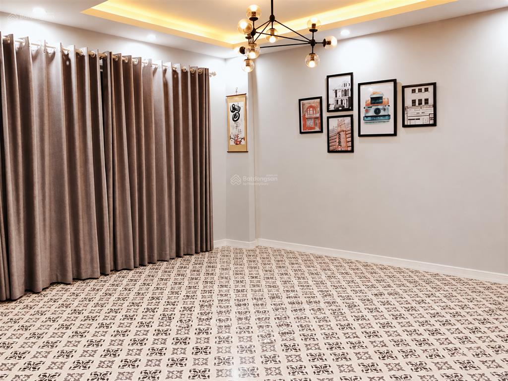 Cho thuê nhà nguyên căn ngõ rộng ô tô đỗ cửa phố khương hạ