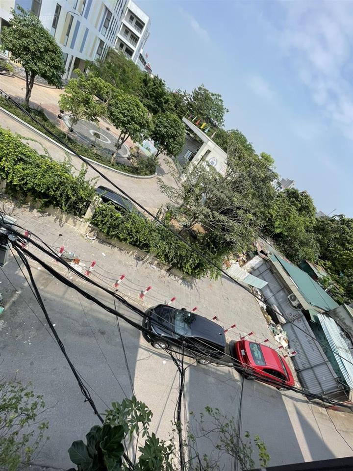 Cho thuê nhà nguyên căn ngõ rộng ô tô đỗ cửa phố khương hạ