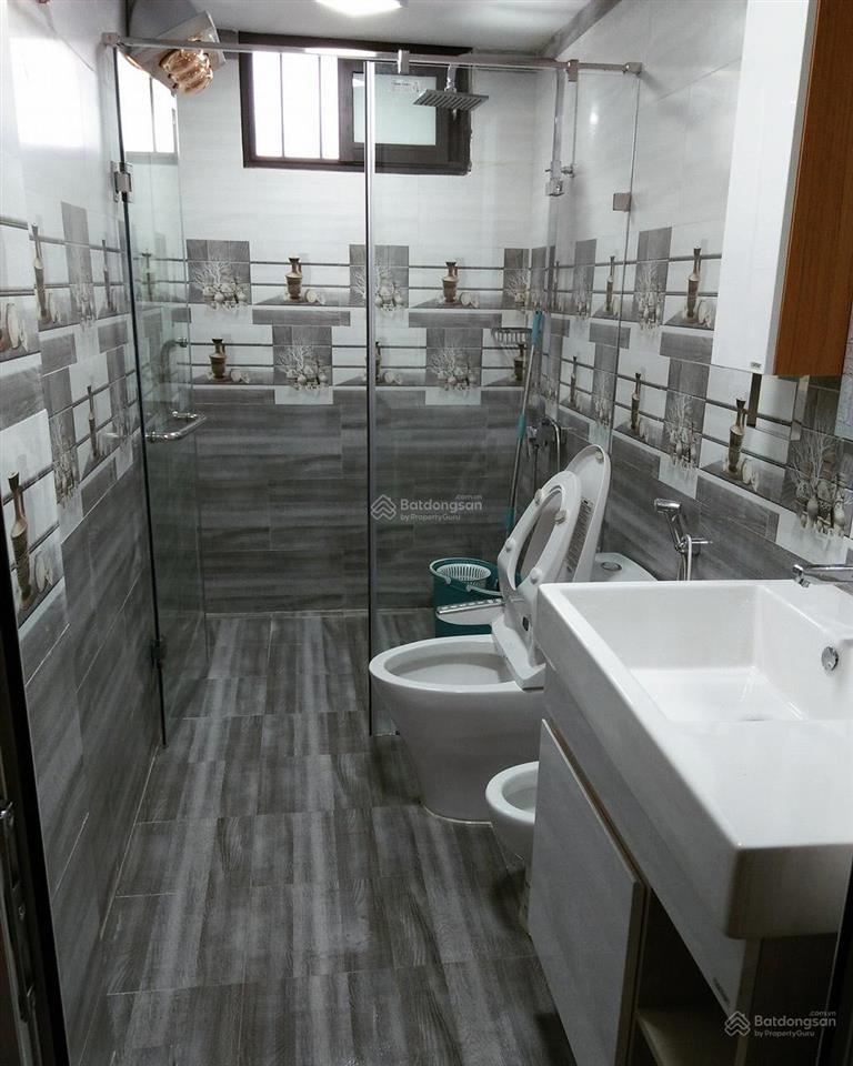Cho thuê nhà nguyên căn ngõ rộng ô tô đỗ cửa phố khương hạ