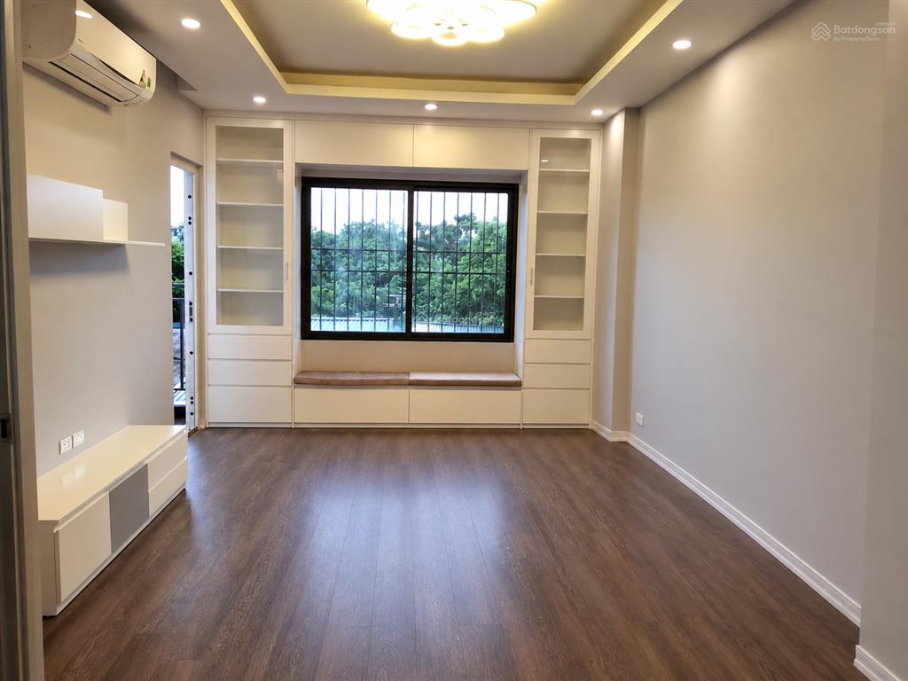 Cho thuê nhà nguyên căn ngõ rộng ô tô đỗ cửa phố khương hạ