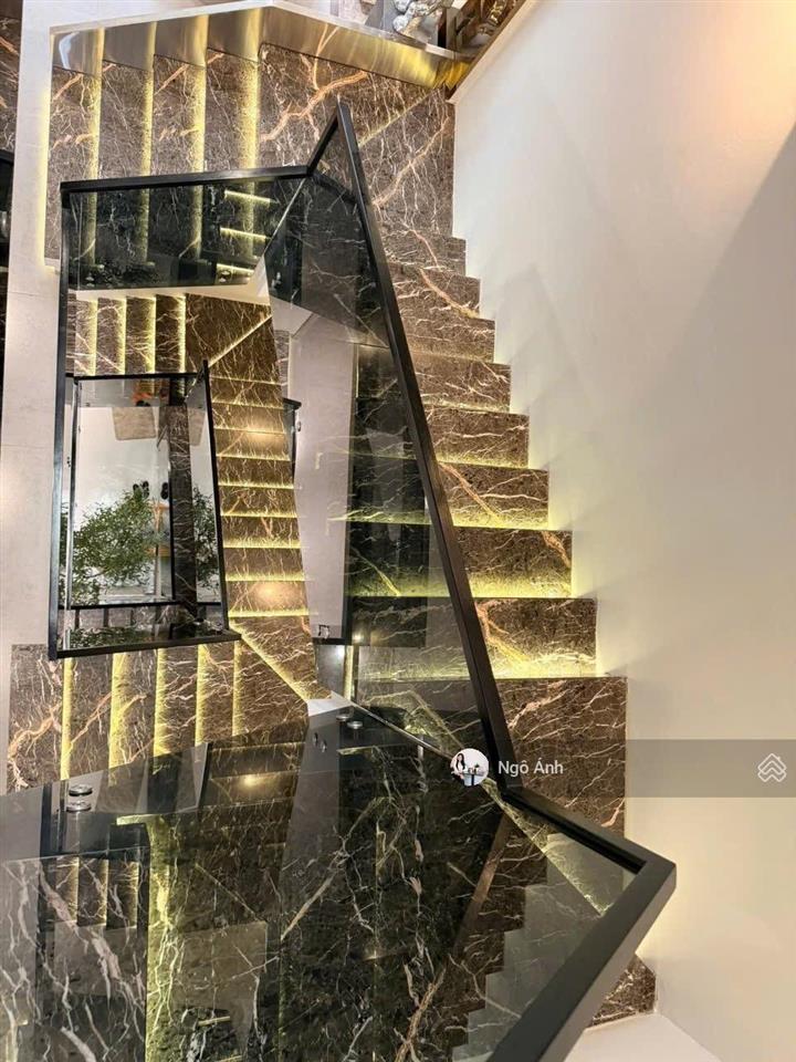 35.5 tỷ nhà nguyễn công hoan, vip ba đình 100m2 x 5t x mt 5.5m thang máy full nội thất, ô tô tránh