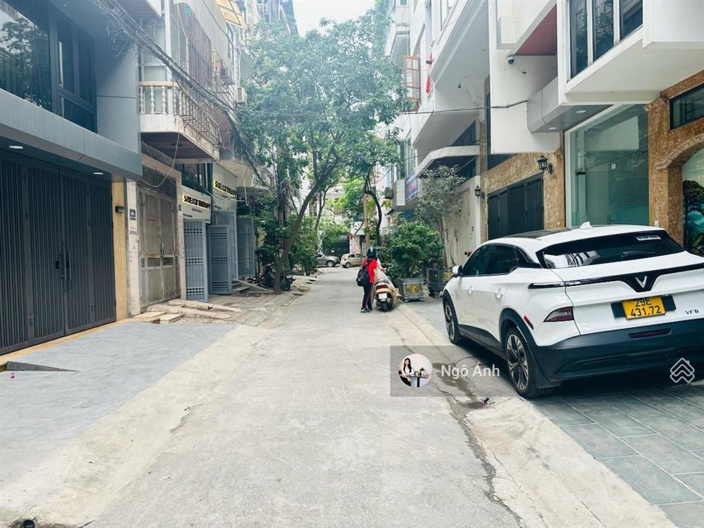 Bán nhà nguyên hồng  phân lô  vỉa hè ô tô tránh  mặt tiền rộng  kinh doanh đỉnh