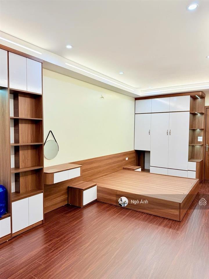 Bán nhà đường láng, 7 tầng, thang máy, 2 mặt tiền trước sau, full nội thất, ô tô 7 chỗ vào nhà