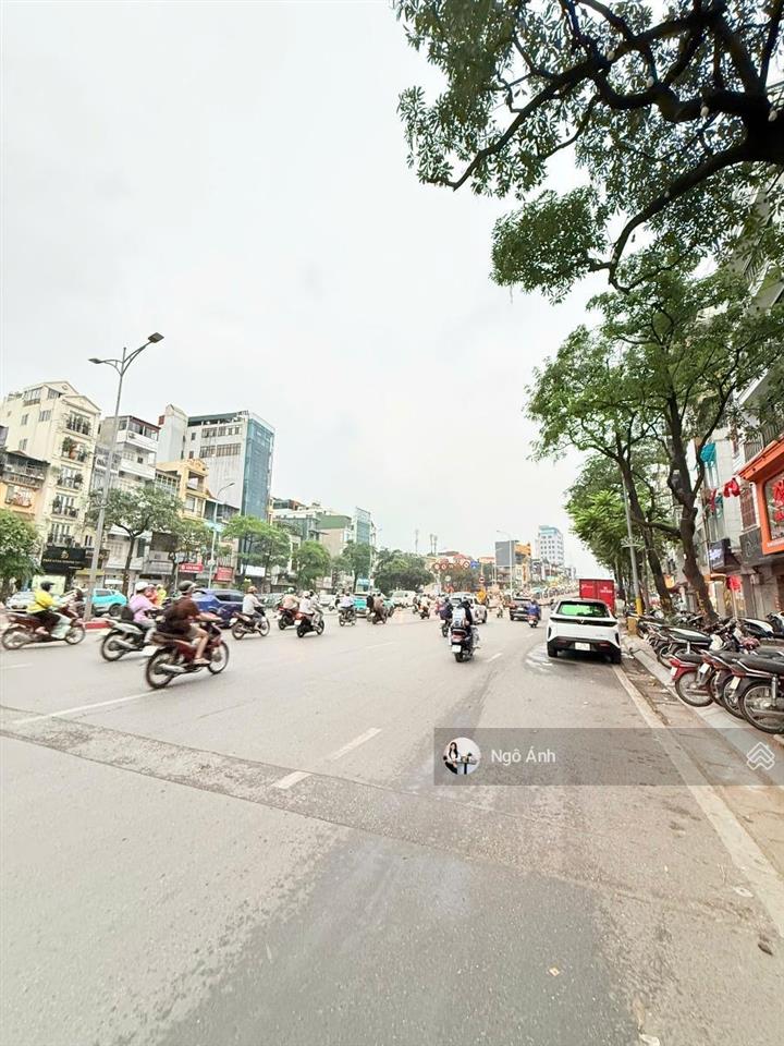 Mặt phố vỉa hè siêu khủng  mặt tiền 10m  vị trí đắc địa  phố vip kinh doanh  trần khát chân