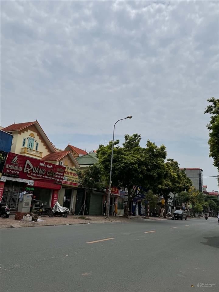 Mặt phố ngô xuân quảng, tt trâu quỳ, giá 36.99 tỷ mảnh đất 2 mặt đường dt gần 100m2, kd đỉnh chóp