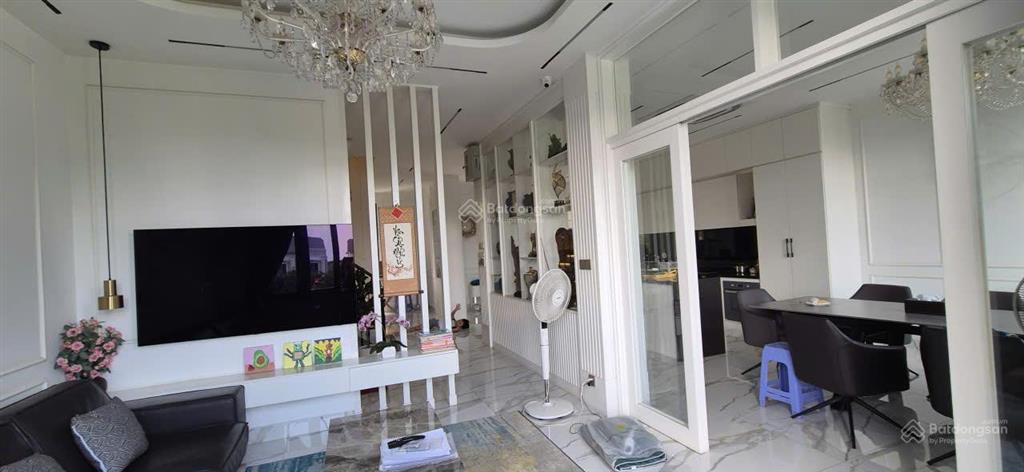 Bán nhà 6 tầng có thang máy nội thất cao cấp  khu vinhomes quận 9  dt đất 144m2  giá 34 tỷ
