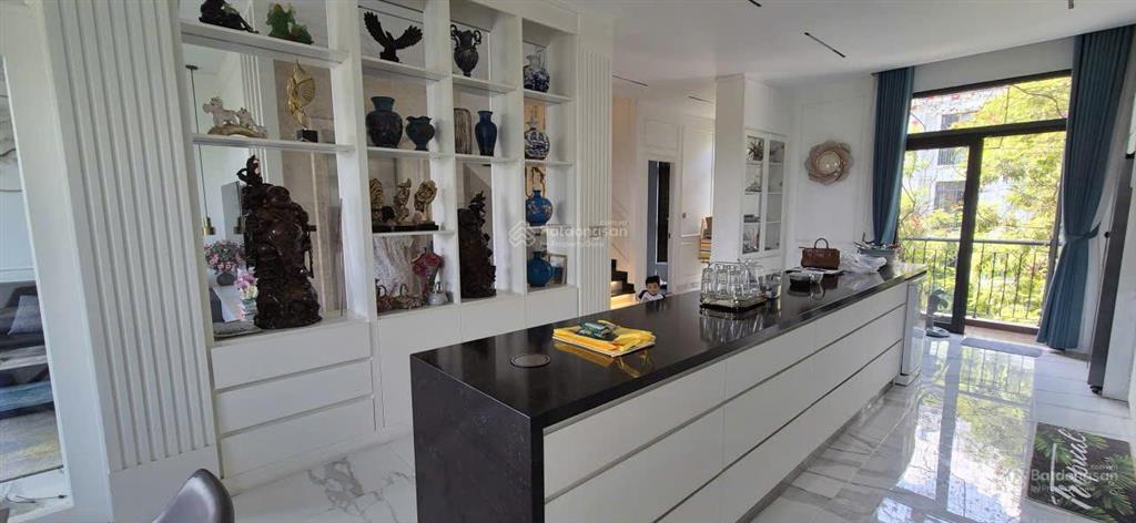 Bán nhà 6 tầng có thang máy nội thất cao cấp  khu vinhomes quận 9  dt đất 144m2  giá 34 tỷ