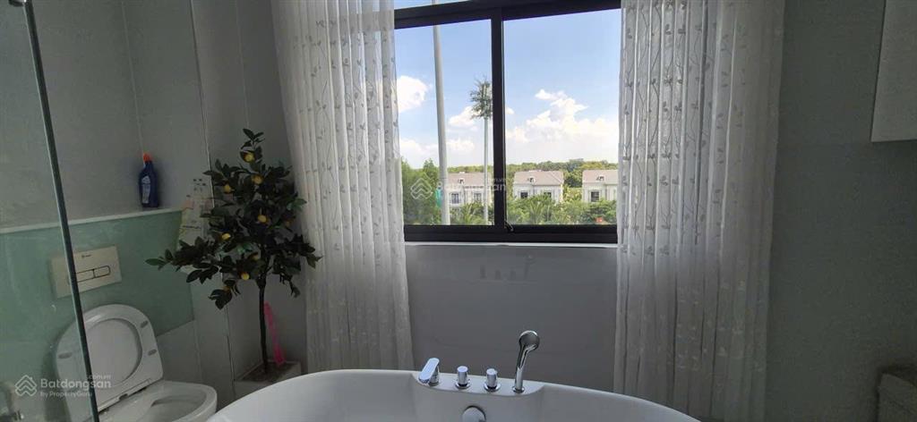 Bán nhà 6 tầng có thang máy nội thất cao cấp  khu vinhomes quận 9  dt đất 144m2  giá 34 tỷ